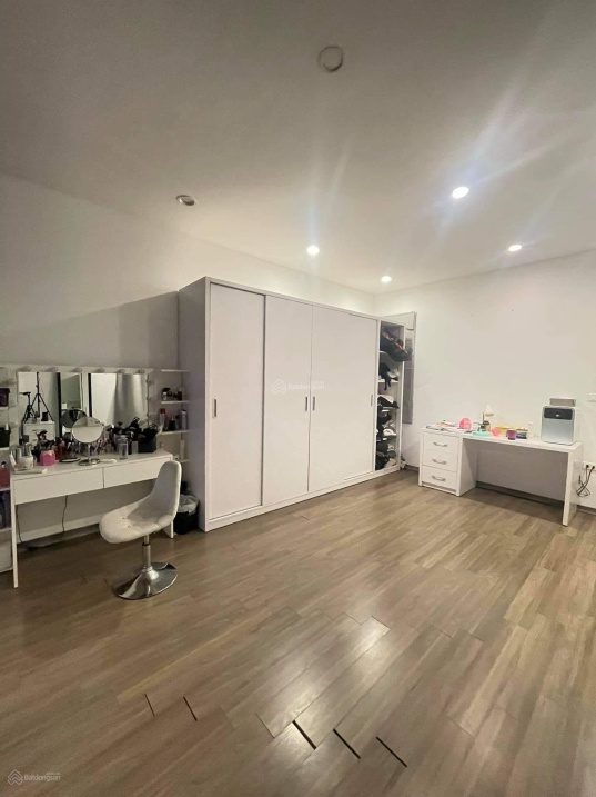 Bán toà nhà 9TTM Trích Sài Võng Thị Lạc Long Quân, Tây Hồ 50m hồ Tây DT 108m2x9Tx6,5m MT. Giá 55 tỉ