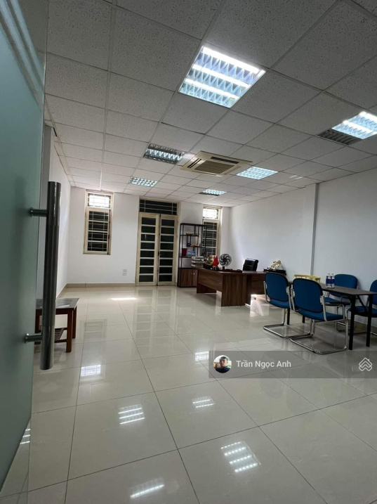 Bán tòa nhà phố Hoàng Cầu 90m2, 5 tầng, thiết kế thông sàn, ô chờ thang máy, ô tô đỗ cửa