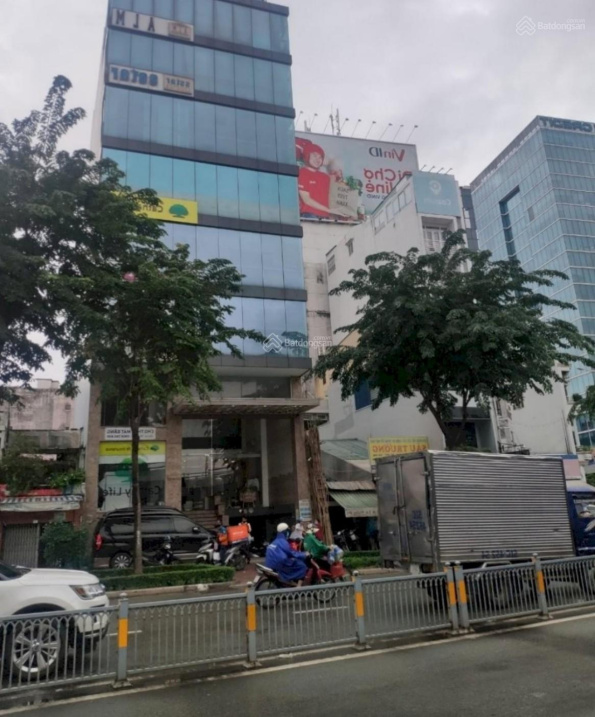 Bán toà nhà văn phòng Bến Vân Đồn, P9, Q4 ngang: 9,4m x 26m, DTCN: 231m2 (Gồm 4 Sổ). DTXD: 181m2