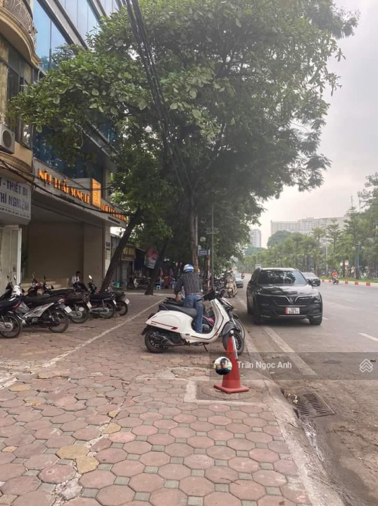 Bán toà nhà văn phòng Hoàng Quốc Việt, 290m2, 9 tầng thang máy, thông sàn, dòng tiền 1.6 tỷ/năm