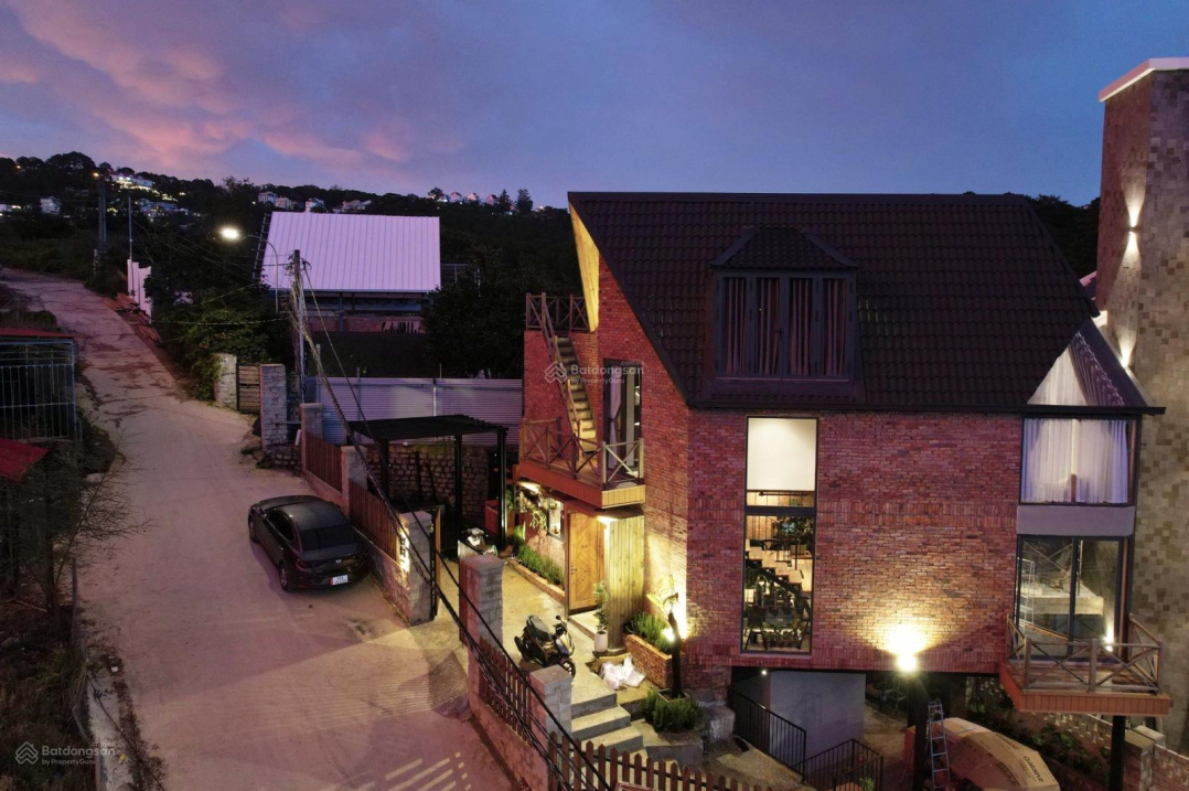 Bán villa 2 mặt tiền view siêu đẹp ngay trung tâm thành phố - 227m2