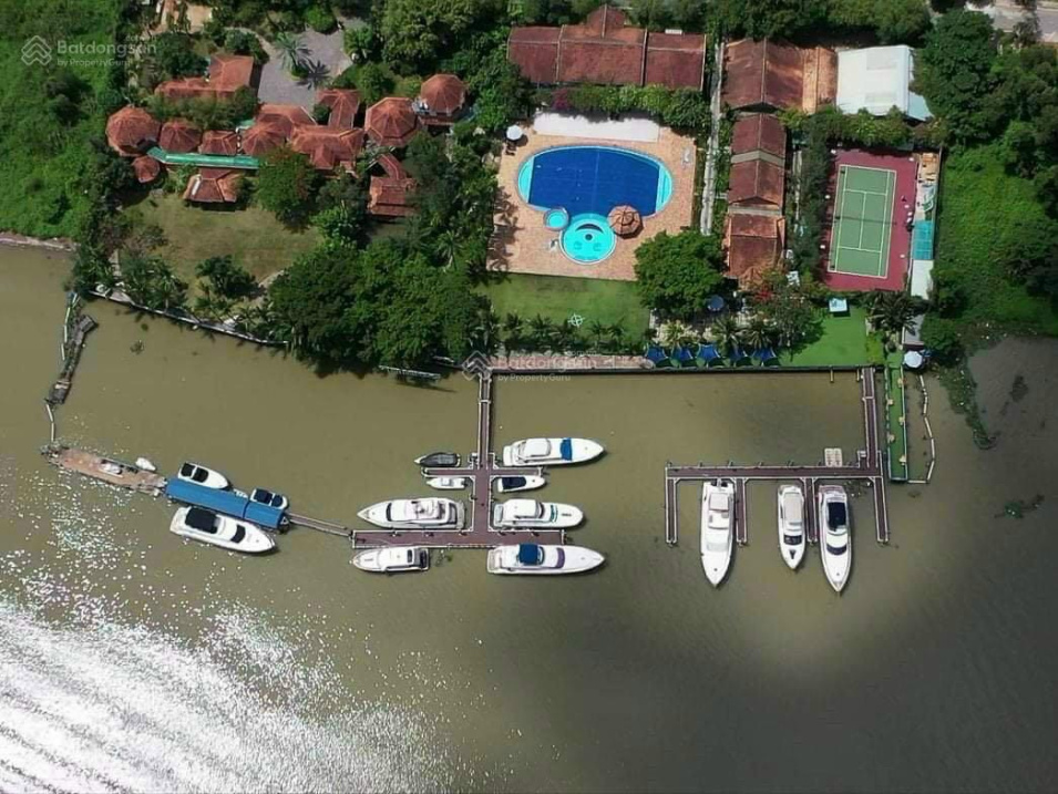 Biệt thự khu compound đường Nguyễn Văn Hưởng, 10m x 18m, 3 lầu, hồ bơi