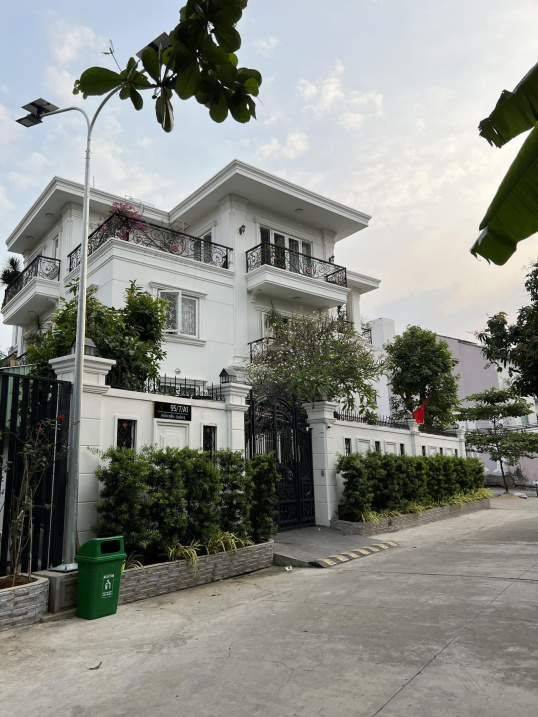 Biệt thự khu compound vip đường Xuân Thủy - Thảo Điền hầm 3 lầu đẹp - 209m2. Giá 52 tỷ