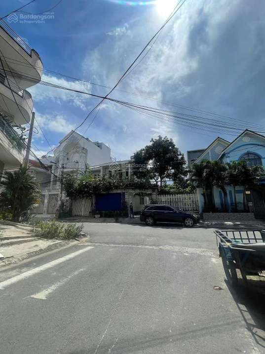 Biệt thự sân vườn MT đường Số 44 - 50 Bình Phú, P10, Q6 16x16m, 32 tỷ