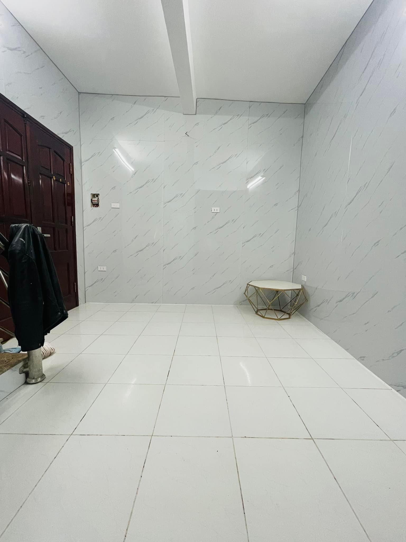 Bán nhà Kim Ngưu 27m-3 tầng-MT 5 m-2 tỷ GẦN PHỐ - NGÕ BA GÁC ĐỖ CỬA - MUA VỀ Ở NGAY - NHÀ XÂY VUÔNG VẮN