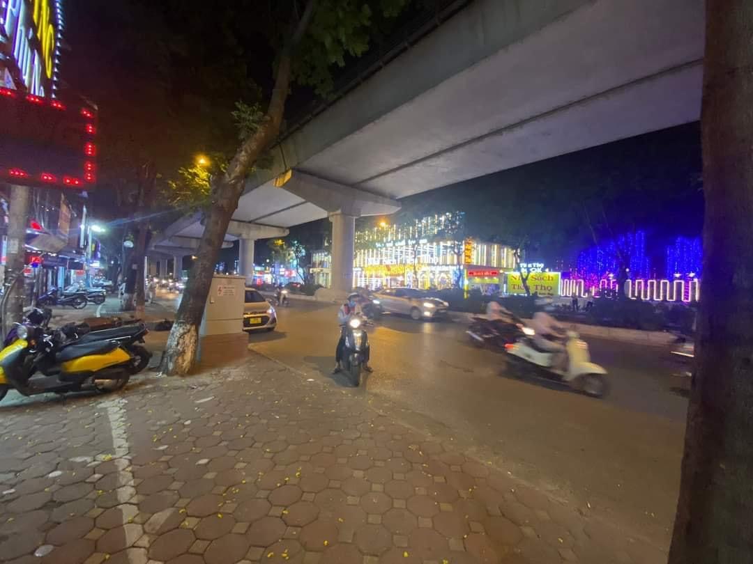 Bán Nhà Đất Mặt Đường Xuân Thuỷ Cầu Giấy. Đối Diện Chợ Xanh. 59m2, MT 5.6m, Sổ Vuông Đẹp. Kinh Doanh Sầm Uất