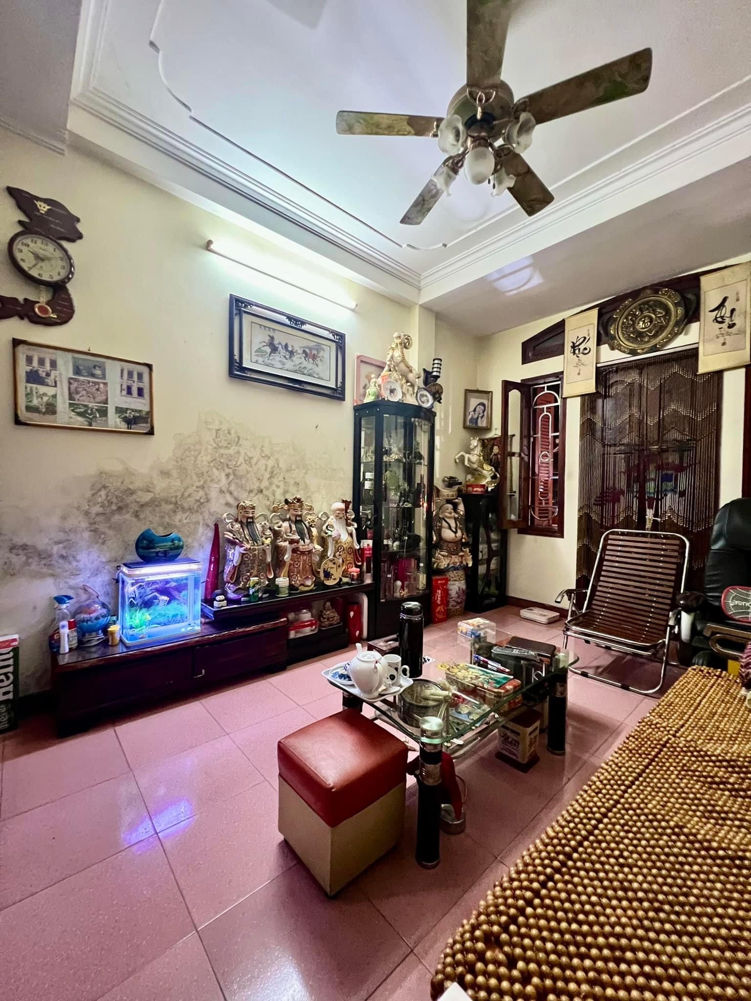 Bán Nhà Đội Cấn 42. 5 Tầng . Mặt Tiền 3.6m