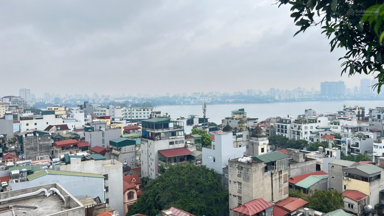 CC cần bán nhà 68m2 - Tại số 164 mặt phố đường Nghi Tàm, P. Yên Phụ, Tây Hồ, Hà Nội