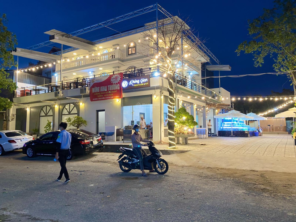 Cần bán biệt thự ven sông đang cho thuê làm nhà hàng Hiệp Bình Chánh, Thủ Đức gần TTTM Gigamall