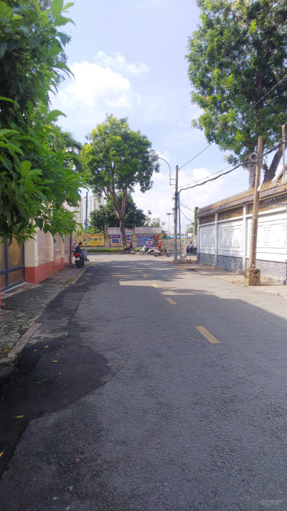 Cần bán gấp mặt tiền Cư Xá Lữ Gia, DT: 4x20m, trệt 3 lầu, sân thượng, 6 PN, 6 WC, giá 13.6 tỷ TL