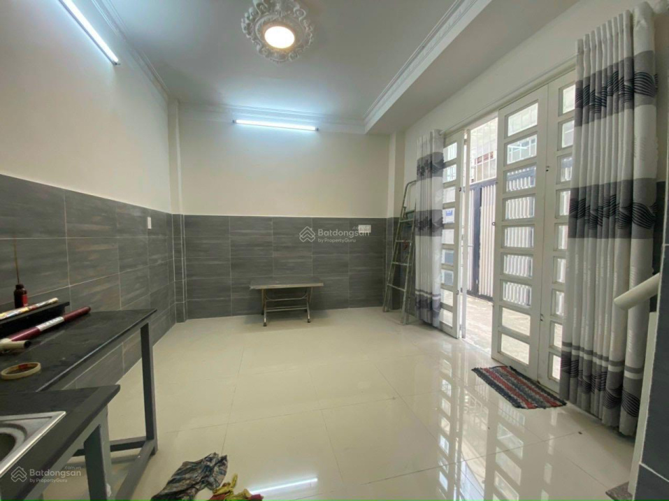 Cần bán gấp nhà 3 tầng, 19m2, giá chỉ 2 tỷ 990, Hoàng Hoa Thám, phường 5, Bình Thạnh