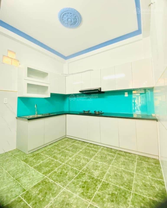 Cấn bán gấp nhà 4 tầng, 45m2, giá 5 tỷ 950 đường Thích Quảng Đức, phường 5, Phú Nhuận, hẻm trước 4m