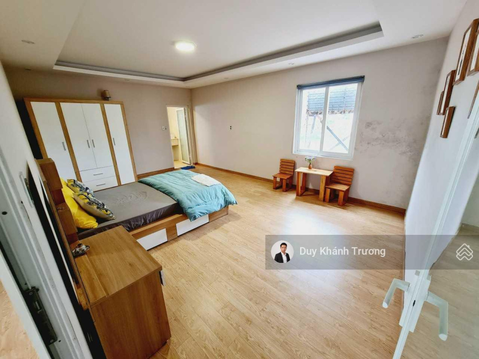 Cần bán homestay mới xây có 8 phòng ngủ, 9 toilet, đường ô tô sân ô tô sổ riêng