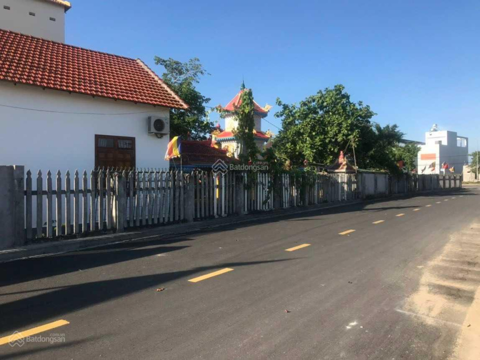 Cần tiền bán 5 lô đất trung tâm TT La Hà, nằm ngay quảng trường trung tâm huyện Tư Nghĩa