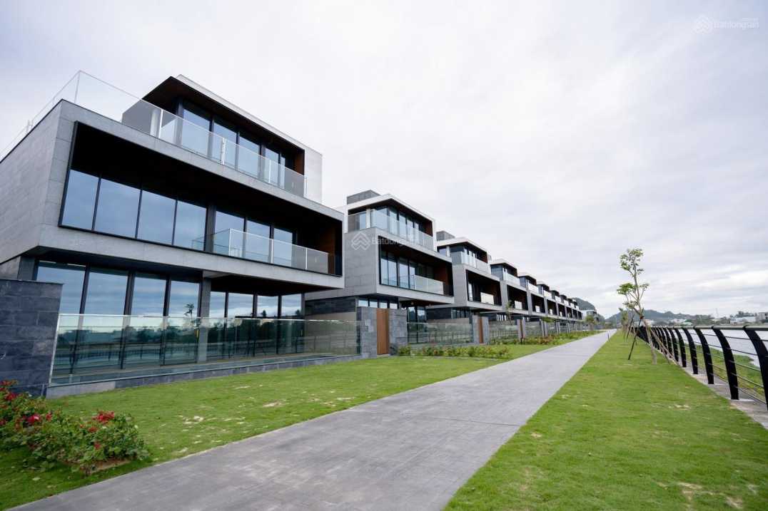 Cần tiền bán villa mặt sông 3 tầng full hồ bơi view sông Cổ Cò - rẻ hơn thị trường 5 tỷ