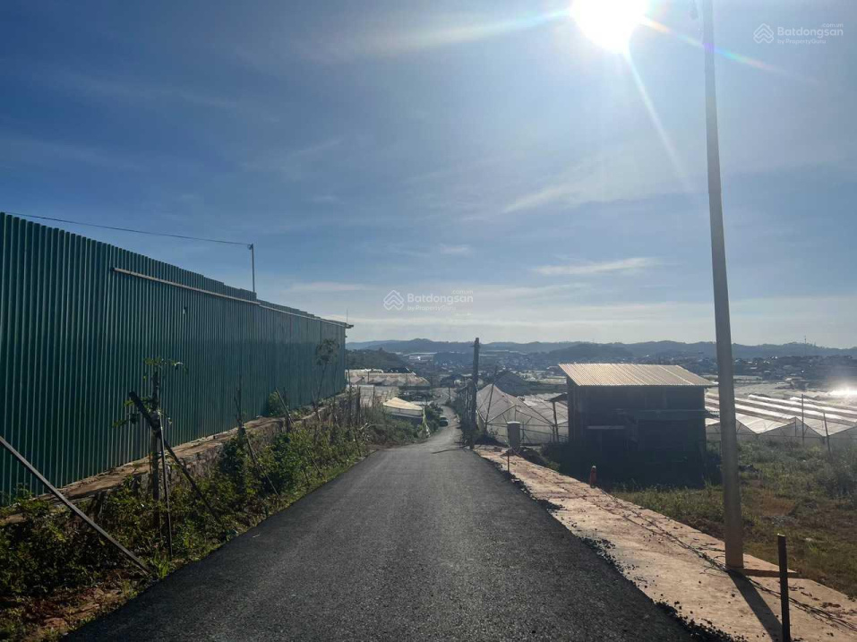 Cần tiền đầu tư , em bán nhanh lô đất Lạc Dương mặt đường nhựa cách khu dự án Vạn Xuân