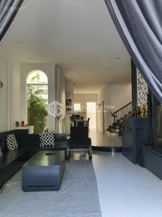 Cần tiền kinh doanh bán gấp căn biệt thự mới xây tâm huyết gia đình đang sinh sống hẻm 6m Bình Giã