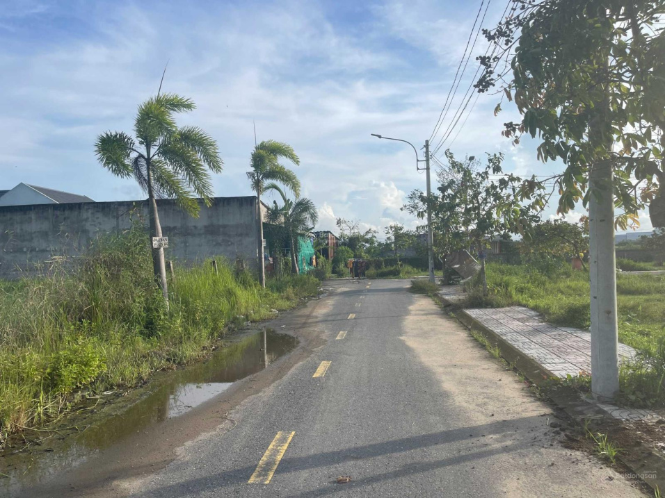 Cắt lỗ 300tr bán đất KDC Long Cang 120m2 980 triệu sổ sẵn bán bằng giá ngân hàng thẩm định cho vay