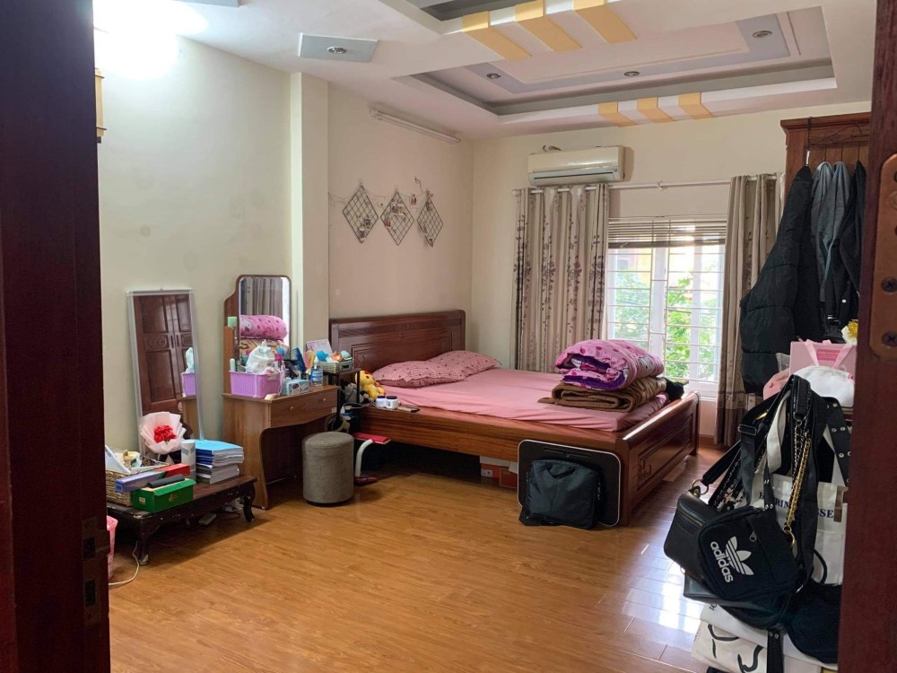 Cầu Giấy quận nhà 4 tầng x 40m², gần ô tô nhỉnh 4 tỷ