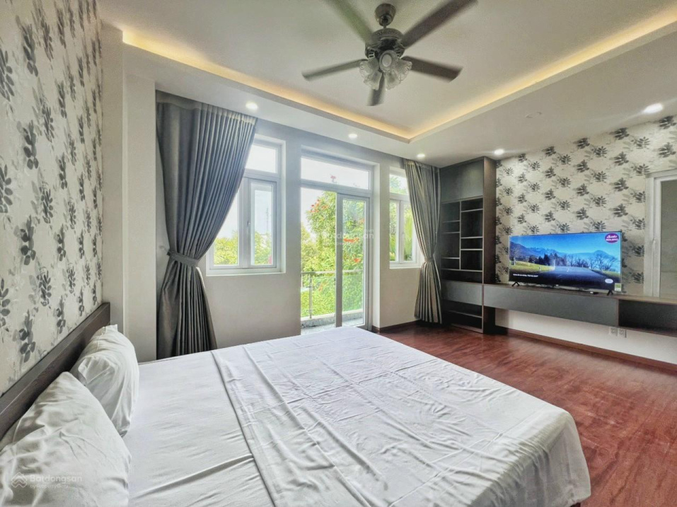 Chỉ 18.5 tỷ nhà 5 tầng, 6,6x13.5m 90m2, 8 phòng ngay The Vista, P. An Phú, Quận 2. Sát Thảo Điền