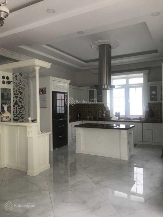 Chỉ 27 tỷ 5 có ngay căn biệt thự view công viên KDC 6B Intresco, DT 350m2 XD trệt lầu áp mái