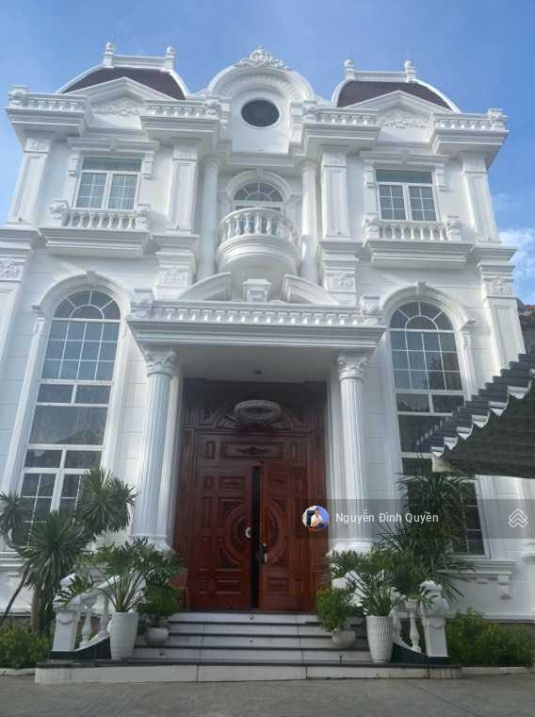 Chỉ 79 tỷ - sở hữu biệt thự gần sông - Đường Trần Não - Quận 2. Dt: 15 x 20m - hầm 4 lầu