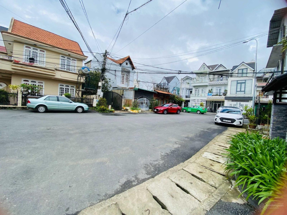 Chia tài sản bán nhanh đất 2 MT TT Yersin Đà Lạt 108.98m2 cách hồ Xuân Hương 2P đi bộ chỉ 7.6 tỷ