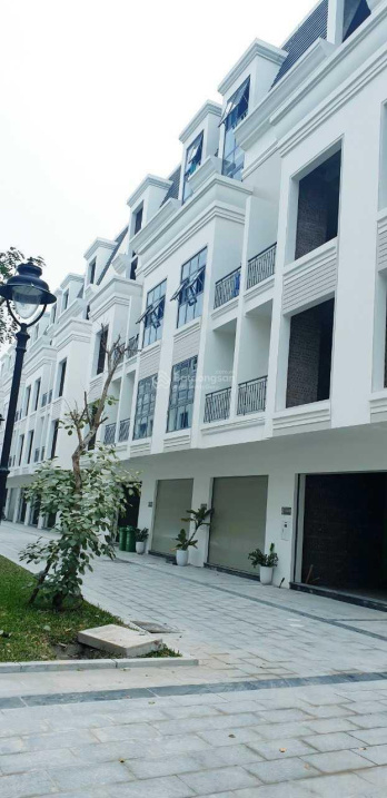 Chính chủ bán duy nhất căn xẻ khe mặt tiền 5,5m giá 6x tr/m2 gần trung tâm thương mại