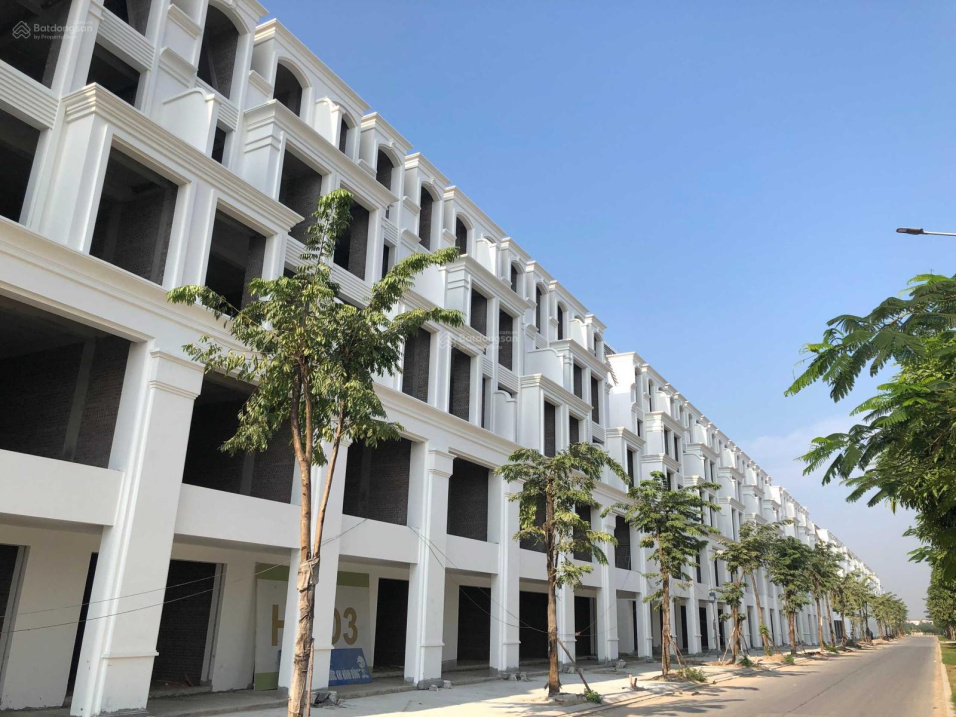 Chính chủ bán liền kề thiết kế Anh Quốc 100m2 gần bãi đỗ xe nhìn hồ trung tâm