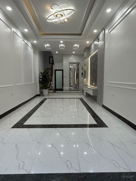 Chính chủ bán nhà 5 tầng, 36m2 tại Trung Văn, Nam Từ Liêm có thang máy ô tô vào nhà kinh doanh sầm uất ( cạnh trường cao đẳng xây dựng số 1 )