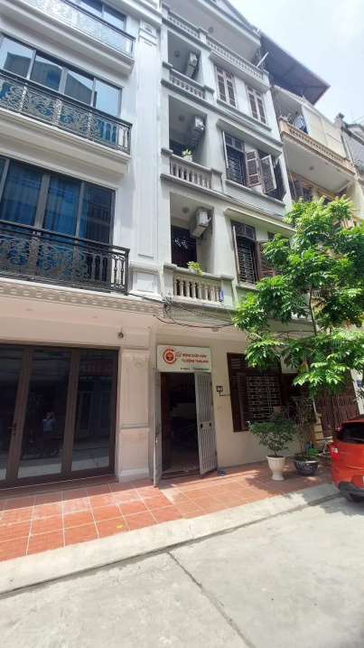 Chính chủ bán nhà Phố Cầu Giấy DT 70m2, 5T, MT 5m - Vỉa hè 2 ô tô tránh - Xe vào nhà. LH 0903 841 396