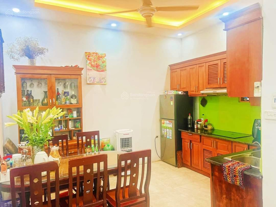 Chính chủ bán nhà phố Hoàng Quốc Việt - phân lô - ô tô - 41m2 - 4 tầng - giá: 10,9 tỷ