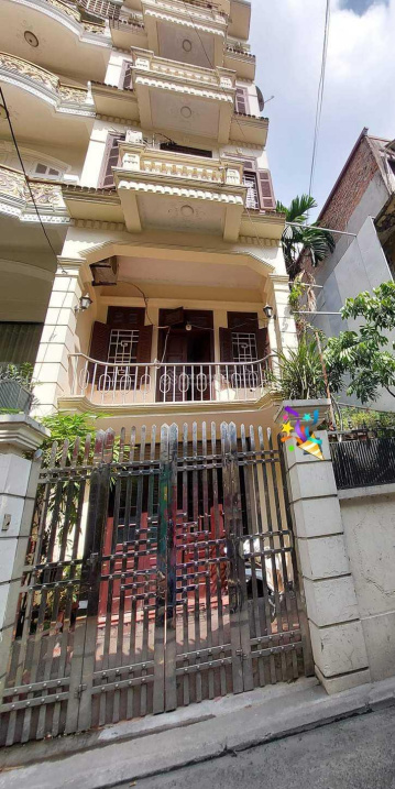 Chính chủ bán nhà phố Lạc Long Quân, Tây Hồ 82m2, 5 tầng, mặt tiền 6m, giá: 15,5 tỷ