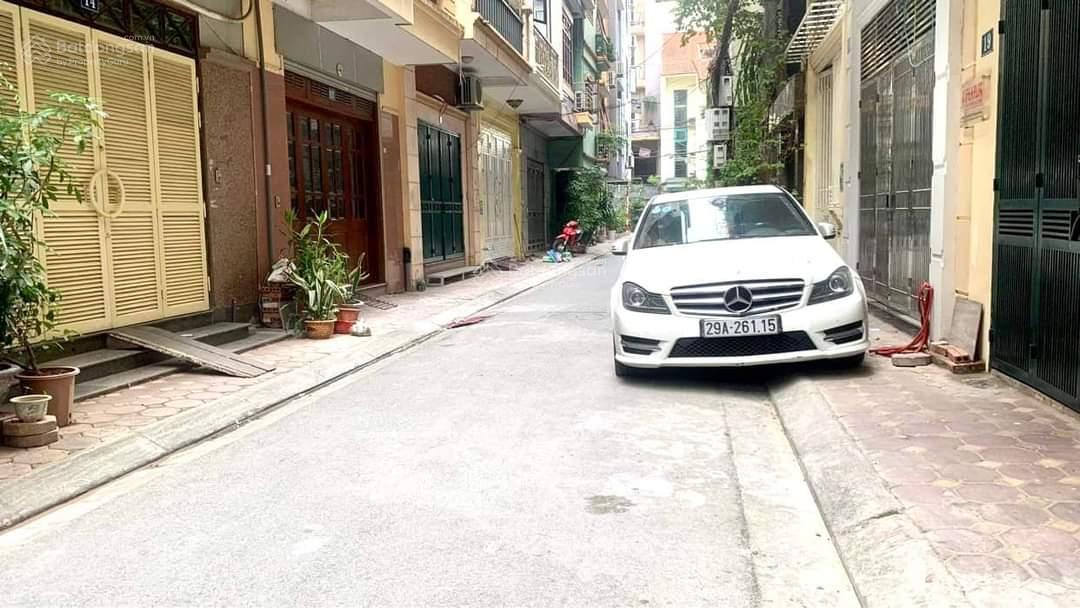 Chính chủ bán nhà phố Văn Cao - Ba Đình 40m2 - 5 tầng - giá: 12,5 tỷ