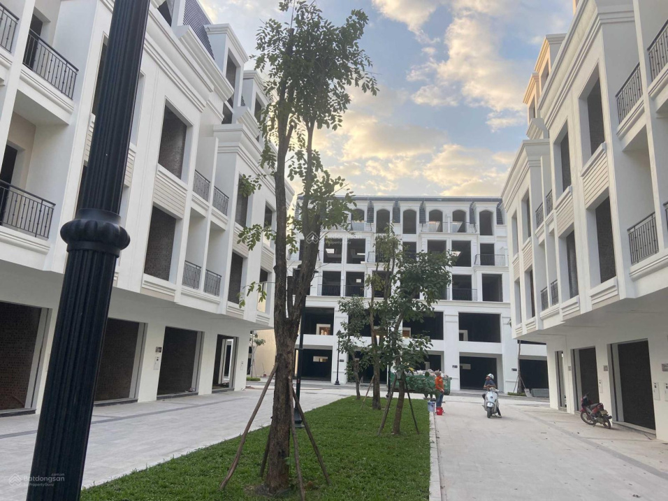 Chính chủ bán shophouse phố đi bộ giá 7,x tỷ cả nhà gần trung tâm thương mại