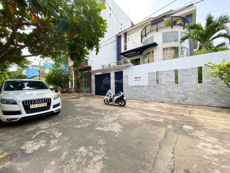 Chính chủ cần bán biệt thự sân vườn ngang 12x17m đường Đặng Văn Bi gần Vincom, chợ Thủ Đức