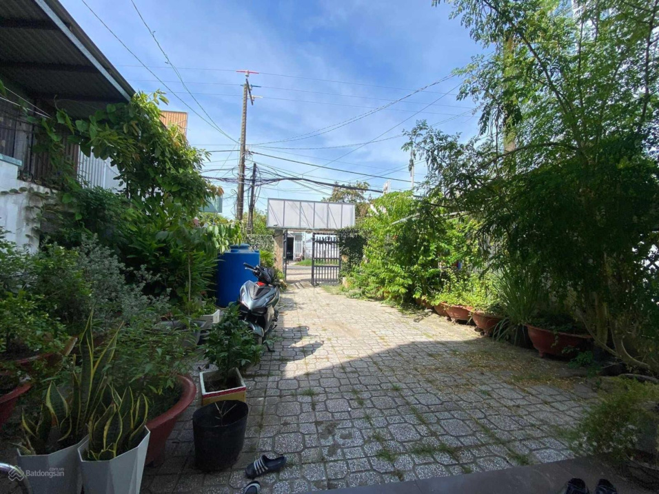 Chính chủ ngộp lãi ngân hàng nên bán gấp căn nhà mặt tiền có thể kinh doanh mua bán