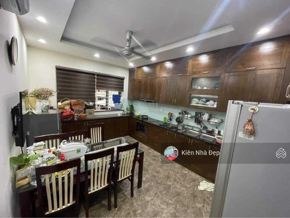 Chính chủ nhờ bán nhà Nguyễn Văn Cừ, Long Biên, Hà Nội, diện tích 55m2, 5 tầng, ô tô