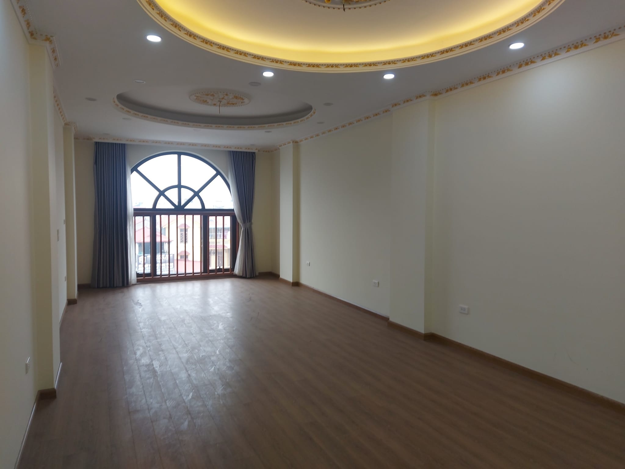 MẶT PHỐ BỒ ĐỀ LONG BIÊN 5 TẦNG, MẶT TIỀN KHỦNG 7.3M ,VIEW HỒ