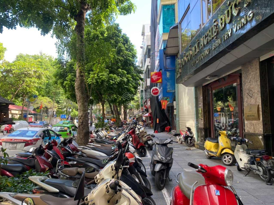 Chủ định cư Đức quyết bán mảnh đất mặt phố Phố Huế - Bà Triệu, 180m2, MT 6m, giá 105 tỷ. 0915 551 389