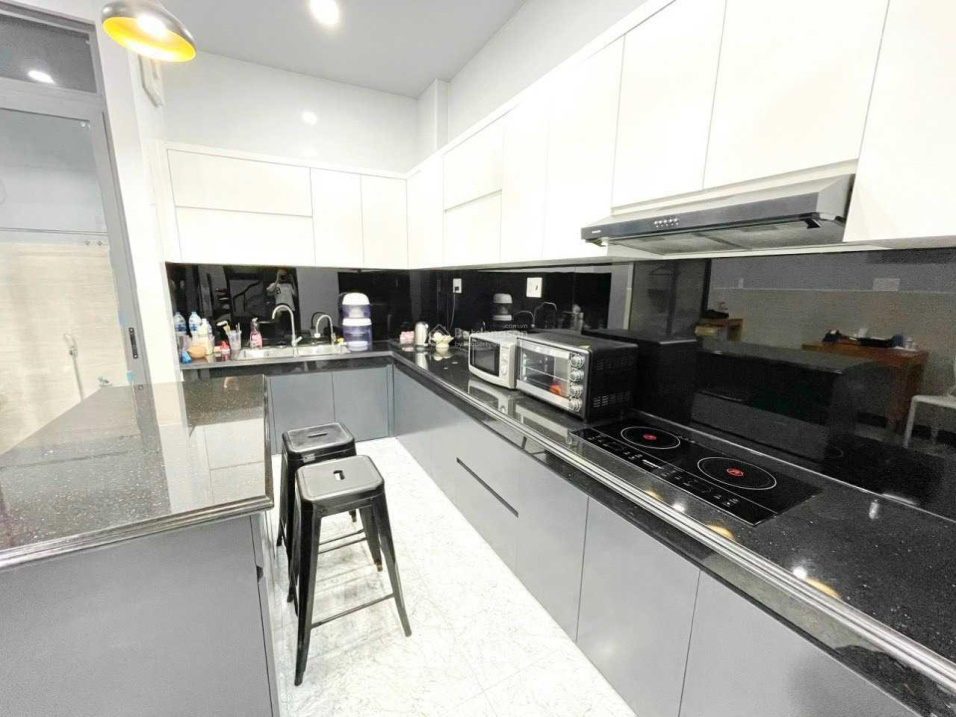 Chủ gửi bán gấp, 6x14m, hẻm xe hơi, cạnh Lotte Mart Quận 7