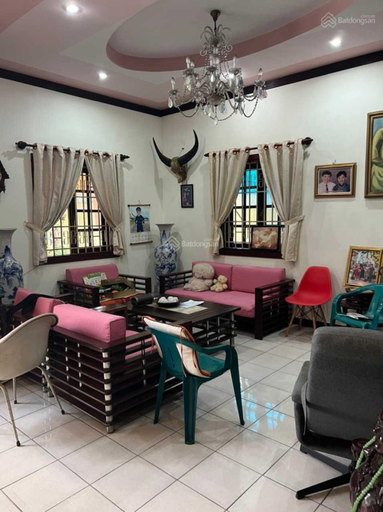 Chủ nhà bán biệt thự 175m2 1 trệt 2 lầu, gần ngay sân bay, giá 33 tỷ có bớt lộc