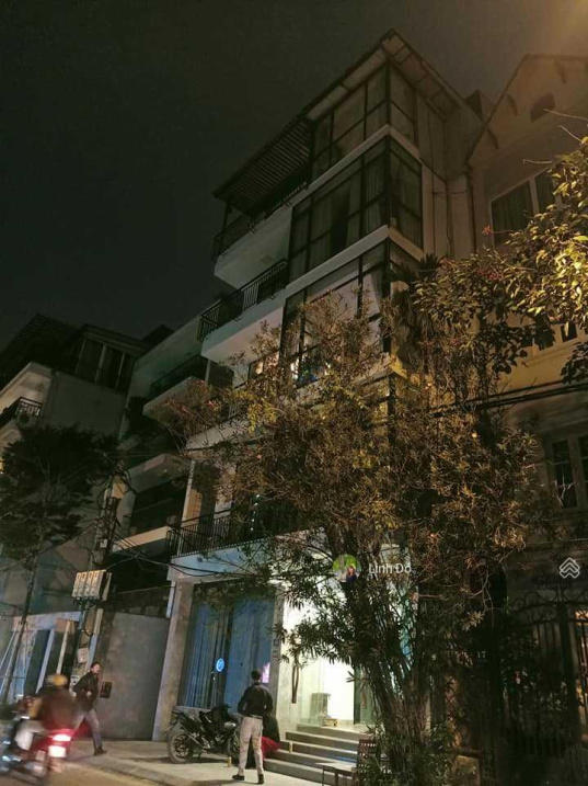 Chủ rất cần bán tòa khách sạn mặt phố Quảng Khánh, đoạn view hồ đẹp nhất phố, 80m2, chỉ 45.5 tỷ