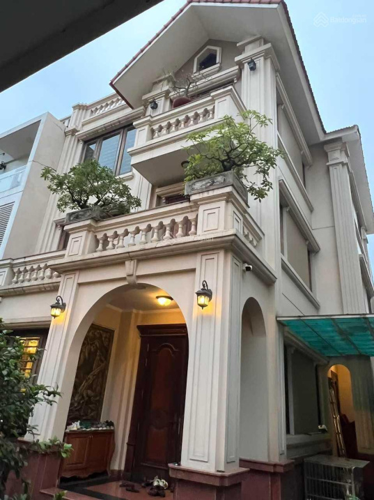 Chuyển công tác! Bán siêu biệt thự- dát vàng- bể cá Koi- vượng khí- Tây Nam Linh Đàm- 250m2- 45 tỷ