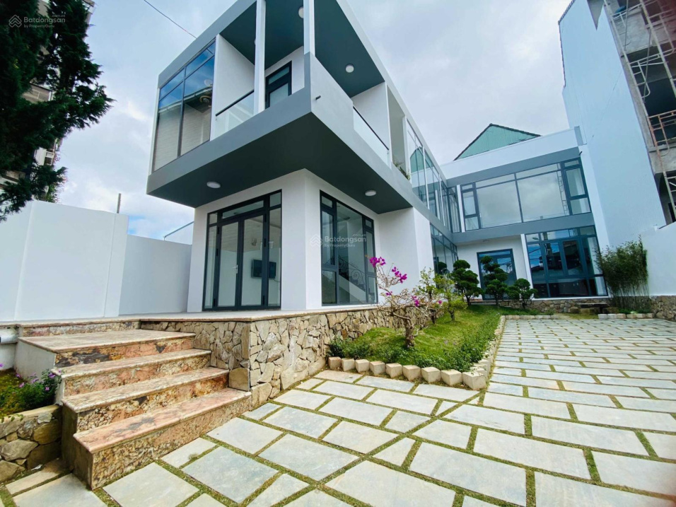 Chuyển hướng gia đình bán nhanh villa hiện đại mặt tiền Tô Vĩnh Diện P6 Đà Lạt 212.2m2 chỉ 16 tỷ TL