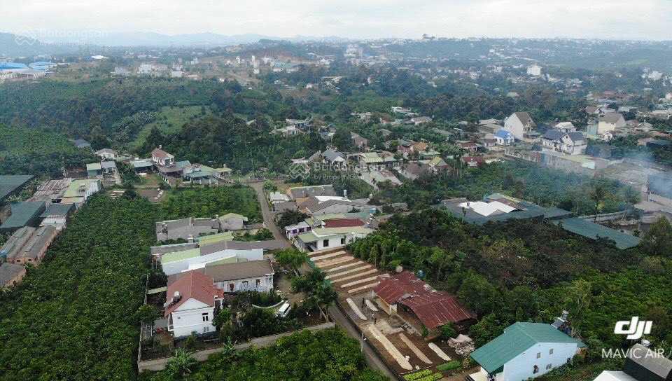 Chuyển lên TP sống bán nhanh 2.7 ha đất cà phê, đường nhựa 10m, có hồ, sổ hồng, cách QL 55 đúng 1km