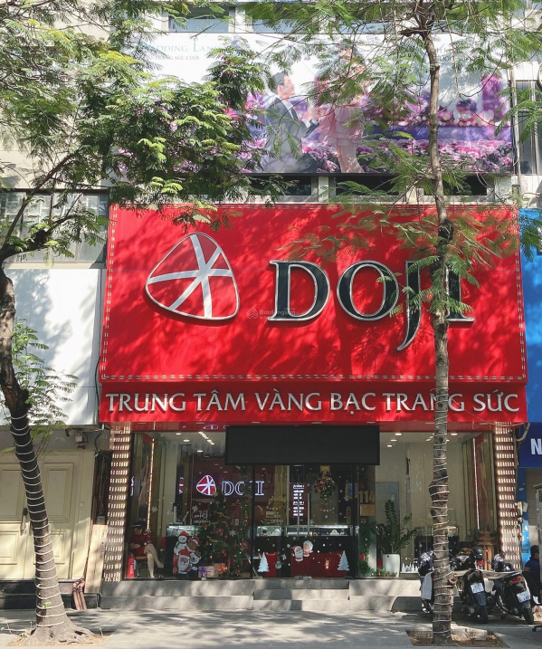 Cực hiếm - bán nhà mặt phố Đinh Tiên Hoàng, Hoàn Kiếm - mặt hồ 2 mặt phố - 107m2 - mặt tiền 4,4m