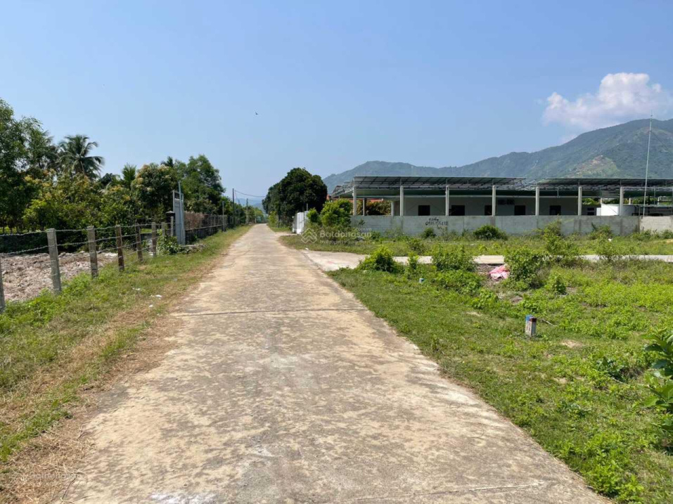 Đất 2 mặt tiền đường 20m sẵn thổ cư Suối Tiên