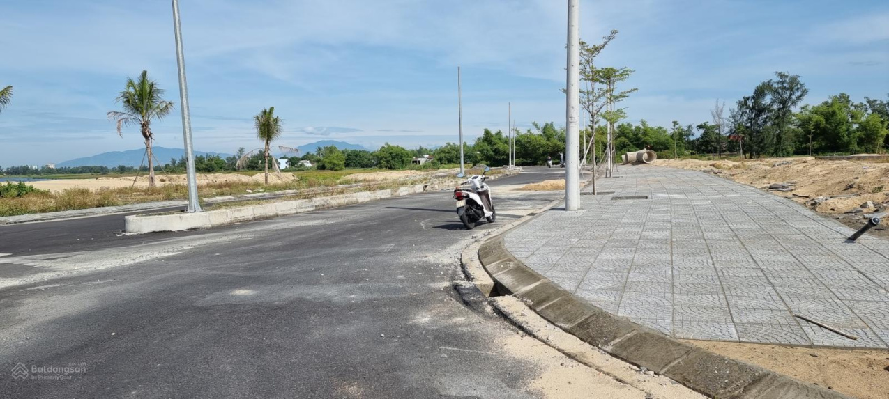 Đất mặt tiền sông, kề biển, đối diện resort, hạ tầng 100%