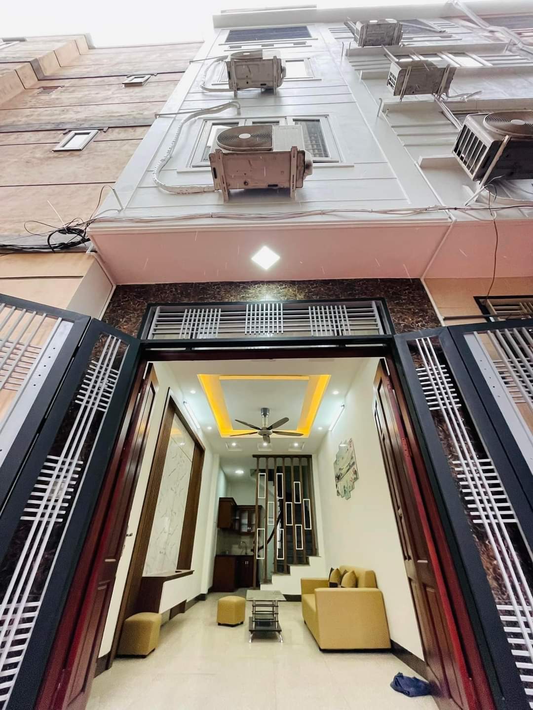 BÁN NHÀ NGUYỄN KHOÁI HOÀNG MAI, 37M*5T CHÀO 2,85 TỶ. NHÀ ĐẸP - Ở NGAY - Ô TÔ ĐỖ CỔNG .